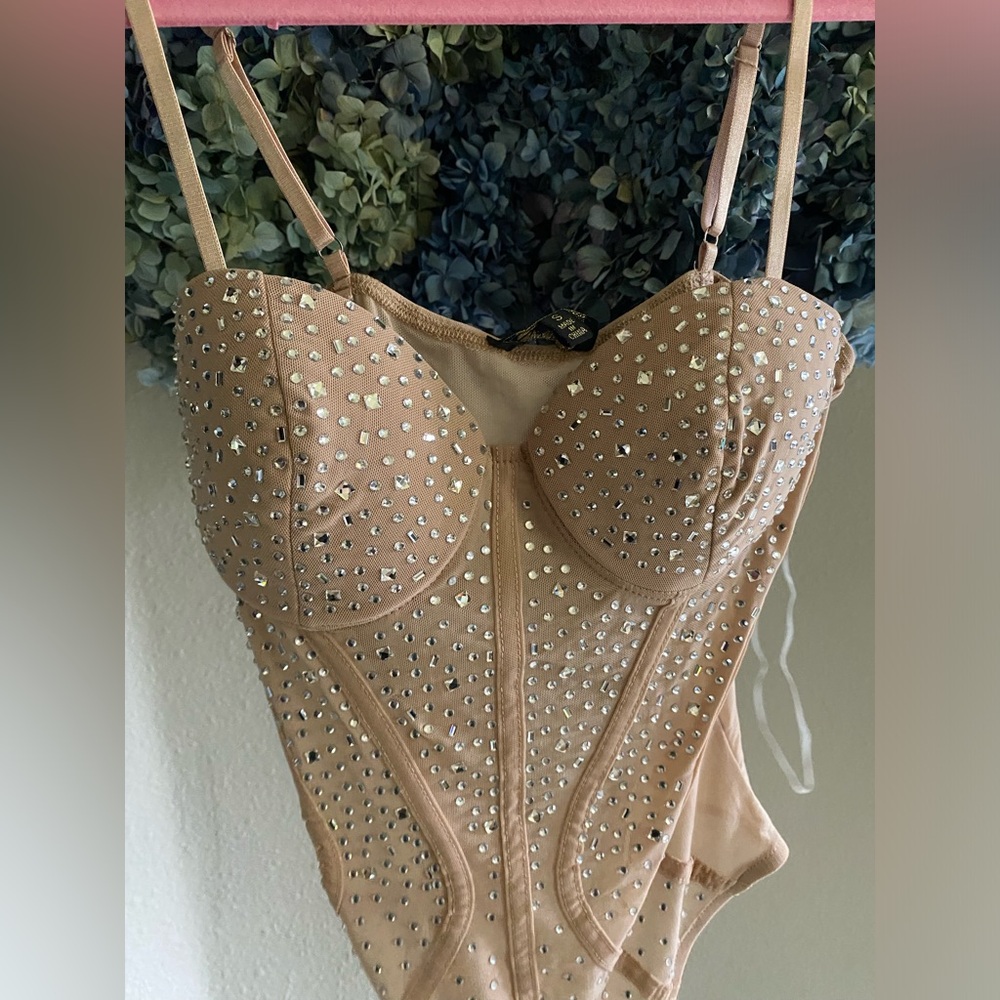 NWT Beautiful tan bedazzled bodysuit size small